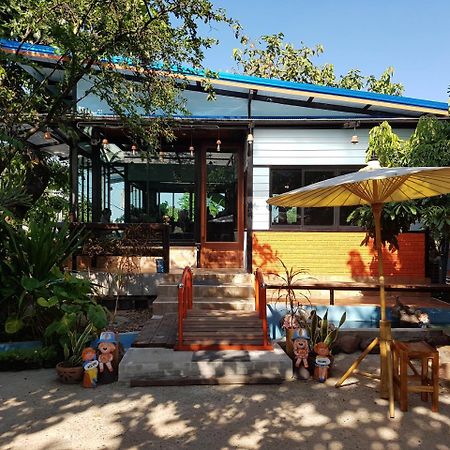 Sun Smile Hostel Ubon Ratchathani Exterior foto