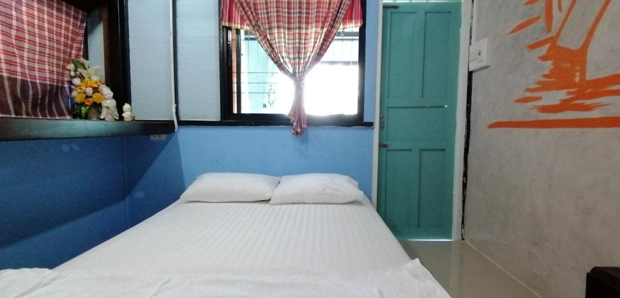 Sun Smile Hostel Ubon Ratchathani Exterior foto