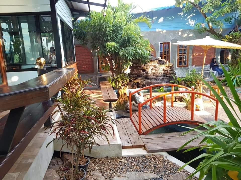 Sun Smile Hostel Ubon Ratchathani Exterior foto